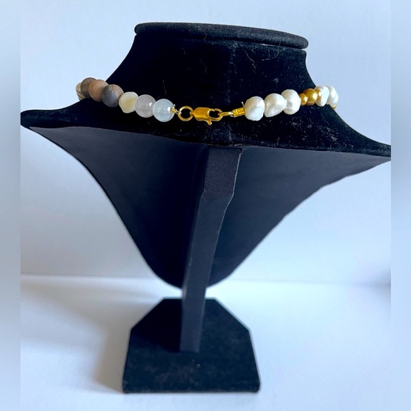 Viral Prada Pearl Beaded Necklace - Picture 5 of 6